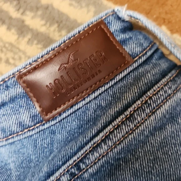 Hollister Two-Tone Blue Cropped Jeans - Picture 6 of 10